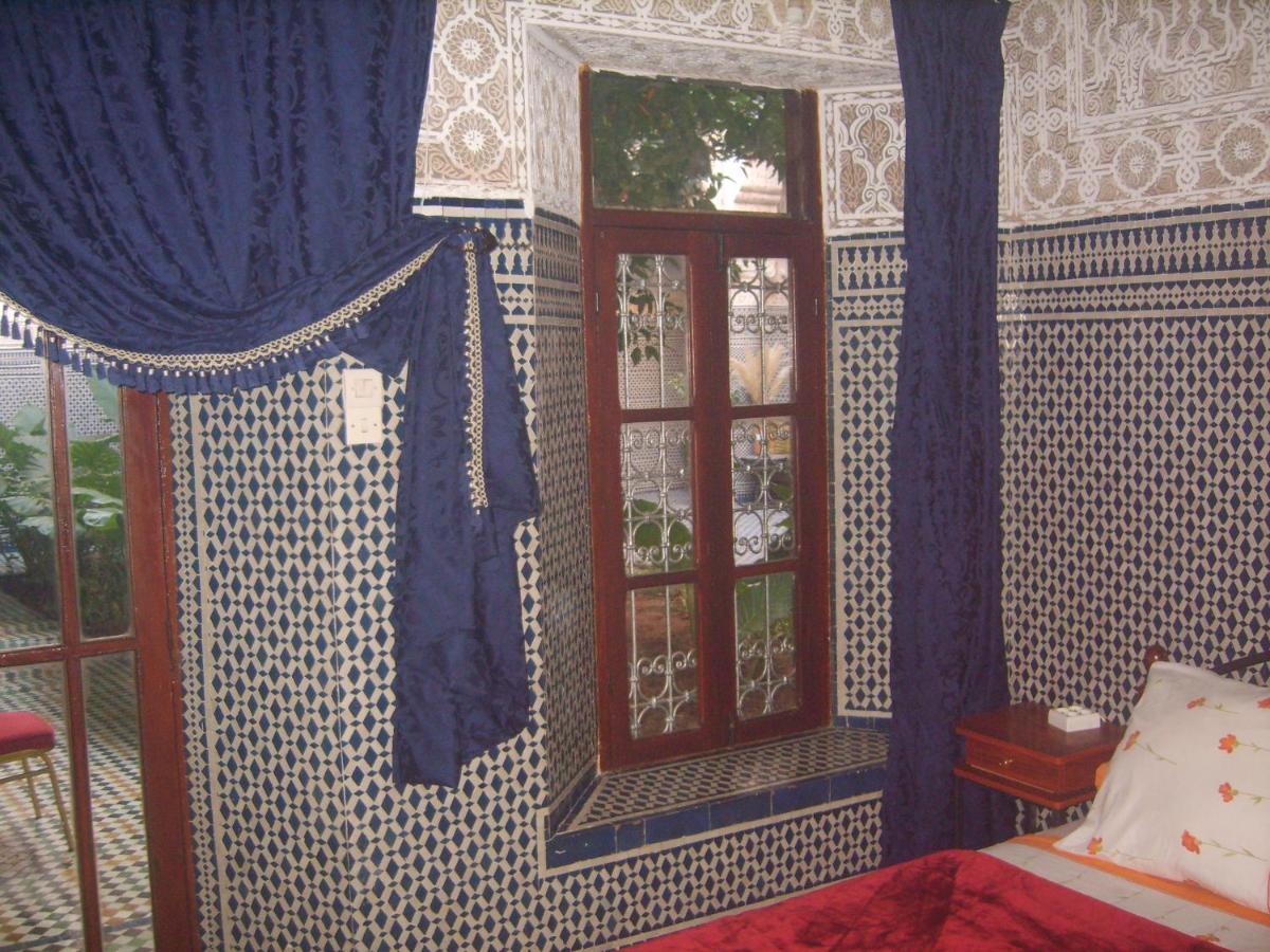 Riad Les Chrifis Navette Aeroport 24 Sur 24 Fes Room photo